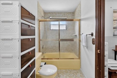 House in Cutler Bay, Florida 4 bedrooms, 255.11 sq.m. № 2044060 - photo 30