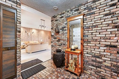 House in Cutler Bay, Florida 4 bedrooms, 255.11 sq.m. № 2044060 - photo 8