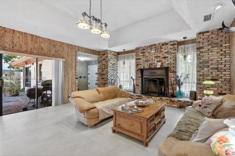 House in Cutler Bay, Florida 4 bedrooms, 255.11 sq.m. № 2044060 - photo 14