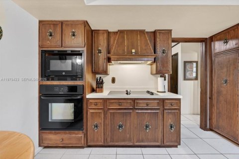 House in Cutler Bay, Florida 4 bedrooms, 255.11 sq.m. № 2044060 - photo 22