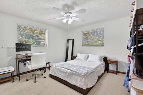 House in Cutler Bay, Florida 4 bedrooms, 255.11 sq.m. № 2044060 - photo 27