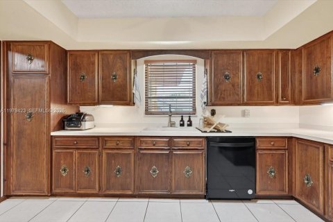 House in Cutler Bay, Florida 4 bedrooms, 255.11 sq.m. № 2044060 - photo 19