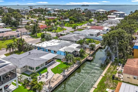 House in Dunedin, Florida 3 bedrooms, 106 sq.m. № 1918111 - photo 1