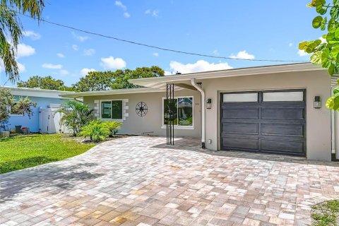 House in Dunedin, Florida 3 bedrooms, 106 sq.m. № 1918111 - photo 9
