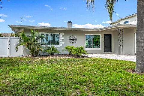 House in Dunedin, Florida 3 bedrooms, 106 sq.m. № 1918111 - photo 7
