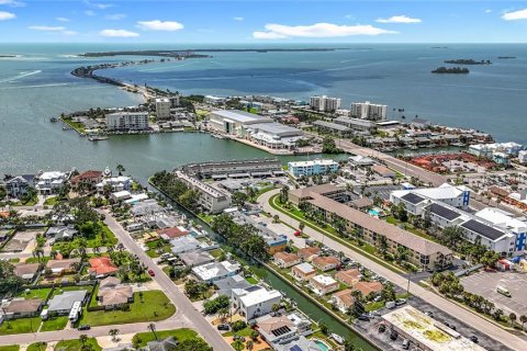House in Dunedin, Florida 3 bedrooms, 106 sq.m. № 1918111 - photo 4