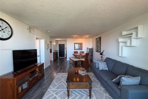 Condo in Miami Beach, Florida, 1 bedroom  № 1953851 - photo 2
