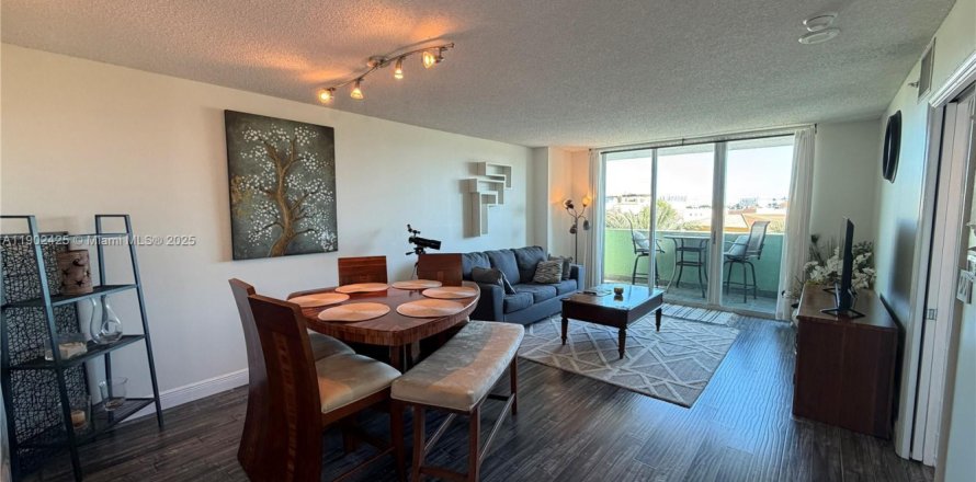 Condo in Miami Beach, Florida, 1 bedroom  № 1953851