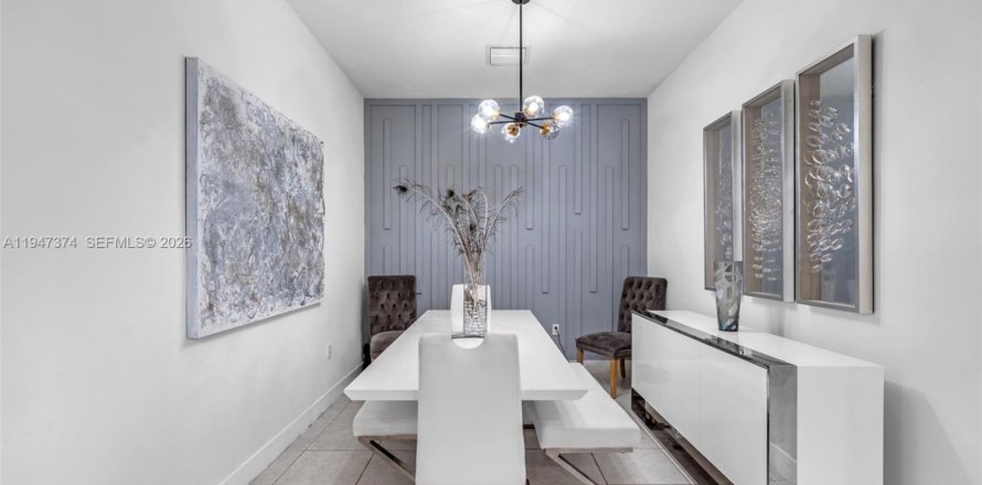 Кондоминиум с 2 спальнями в Дорал, Флорида № 2003536