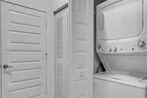 Купить кондоминиум в Дорал, Флорида 2 спальни, 105.44м2, № 2003536 - фото 17