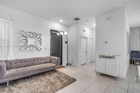 Купить кондоминиум в Дорал, Флорида 2 спальни, 105.44м2, № 2003536 - фото 11