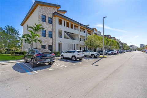 Купить кондоминиум в Дорал, Флорида 2 спальни, 105.44м2, № 2003536 - фото 9