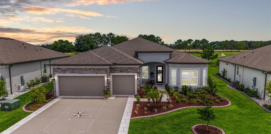 House in Ocala, Florida 3 bedrooms, 233.37 sq.m. № 1685382
