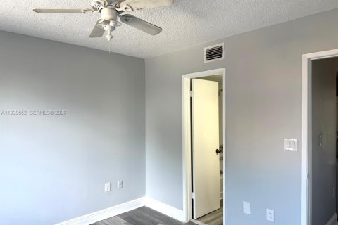 Townhouse in Sunrise, Florida 2 bedrooms, 83.43 sq.m. № 1996147 - photo 6