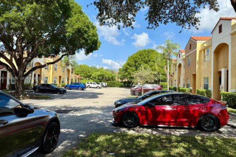 Townhouse in Sunrise, Florida 2 bedrooms, 83.43 sq.m. № 1996147 - photo 13