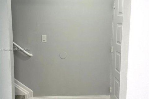 Townhouse in Sunrise, Florida 2 bedrooms, 83.43 sq.m. № 1996147 - photo 8