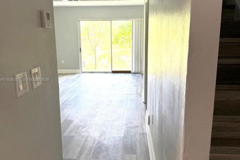 Townhouse in Sunrise, Florida 2 bedrooms, 83.43 sq.m. № 1996147 - photo 11