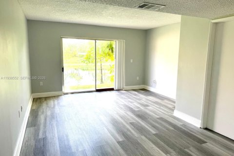 Townhouse in Sunrise, Florida 2 bedrooms, 83.43 sq.m. № 1996147 - photo 3