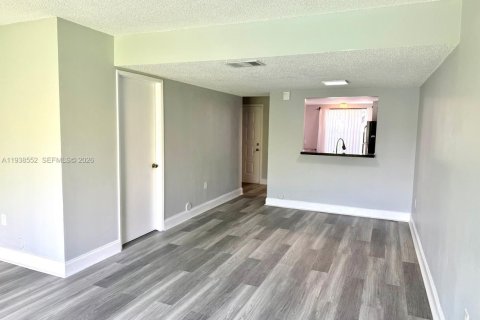 Townhouse in Sunrise, Florida 2 bedrooms, 83.43 sq.m. № 1996147 - photo 2