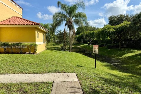 Townhouse in Sunrise, Florida 2 bedrooms, 83.43 sq.m. № 1996147 - photo 12