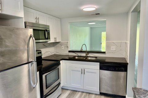 Townhouse in Sunrise, Florida 2 bedrooms, 83.43 sq.m. № 1996147 - photo 4