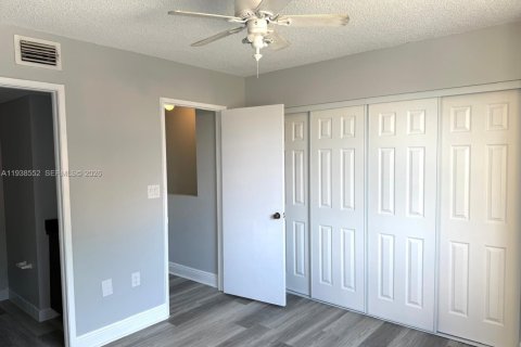 Townhouse in Sunrise, Florida 2 bedrooms, 83.43 sq.m. № 1996147 - photo 5