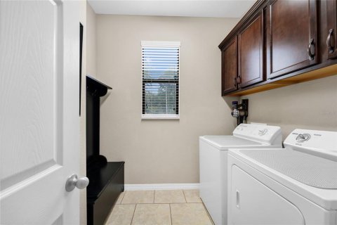 House in Orlando, Florida 5 bedrooms, 331.94 sq.m. № 2296559 - photo 23