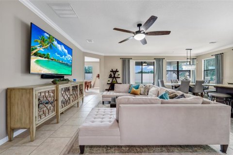 House in Orlando, Florida 5 bedrooms, 331.94 sq.m. № 2296559 - photo 14