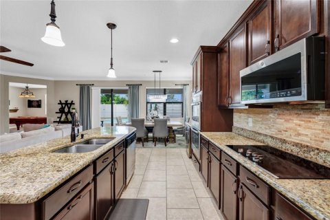 House in Orlando, Florida 5 bedrooms, 331.94 sq.m. № 2296559 - photo 12