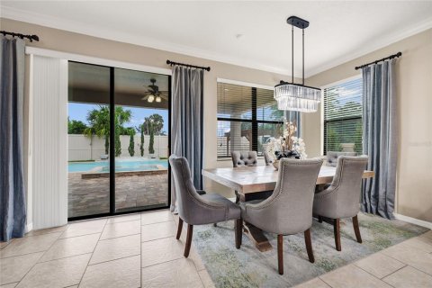 House in Orlando, Florida 5 bedrooms, 331.94 sq.m. № 2296559 - photo 13