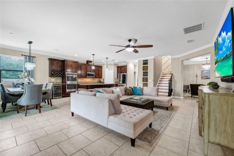 House in Orlando, Florida 5 bedrooms, 331.94 sq.m. № 2296559 - photo 16