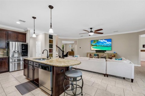 House in Orlando, Florida 5 bedrooms, 331.94 sq.m. № 2296559 - photo 9