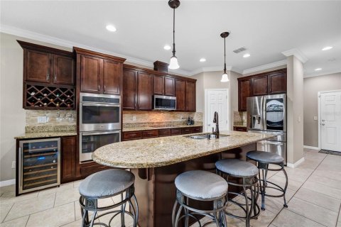 House in Orlando, Florida 5 bedrooms, 331.94 sq.m. № 2296559 - photo 7