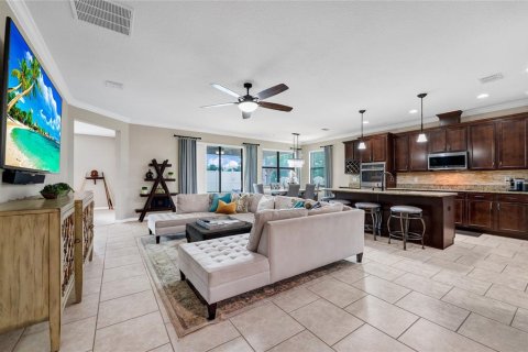 House in Orlando, Florida 5 bedrooms, 331.94 sq.m. № 2296559 - photo 15