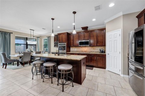 House in Orlando, Florida 5 bedrooms, 331.94 sq.m. № 2296559 - photo 8