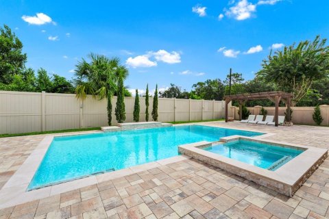 House in Orlando, Florida 5 bedrooms, 331.94 sq.m. № 2296559 - photo 4