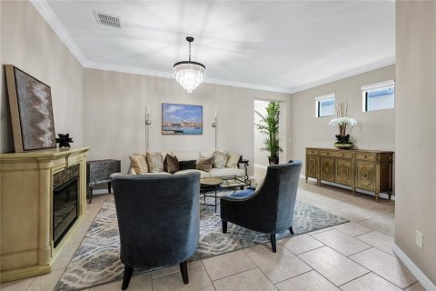 House in Orlando, Florida 5 bedrooms, 331.94 sq.m. № 2296559 - photo 6