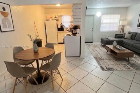 Condo in Hollywood, Florida, 1 bedroom  № 2255754 - photo 6