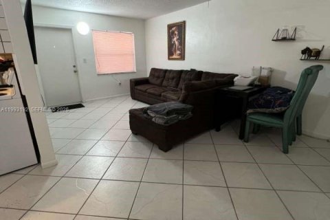 Condo in Hollywood, Florida, 1 bedroom  № 2255754 - photo 3