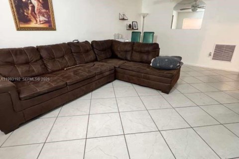 Condo in Hollywood, Florida, 1 bedroom  № 2255754 - photo 9