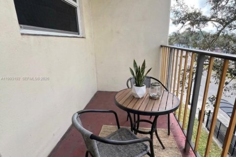 Condo in Hollywood, Florida, 1 bedroom  № 2255754 - photo 17