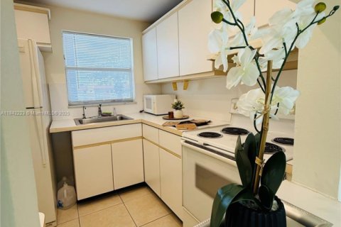 Condominio en venta en Sunrise, Florida, 1 dormitorio, 59.46 m2 № 1834221 - foto 1