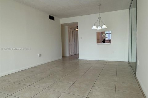 Condominio en venta en Sunrise, Florida, 1 dormitorio, 59.46 m2 № 1834221 - foto 6