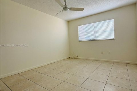 Condominio en venta en Sunrise, Florida, 1 dormitorio, 59.46 m2 № 1834221 - foto 3