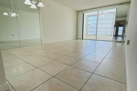 Condominio en venta en Sunrise, Florida, 1 dormitorio, 59.46 m2 № 1834221 - foto 18