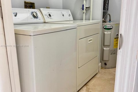 Снять в аренду кондоминиум в Корал-Спрингс, Флорида 2 спальни, 91.42м2, № 2003639 - фото 6