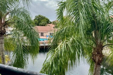 Снять в аренду кондоминиум в Корал-Спрингс, Флорида 2 спальни, 91.42м2, № 2003639 - фото 13