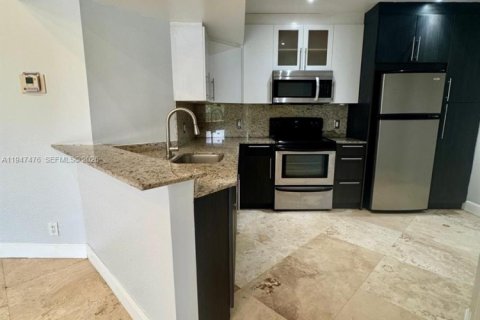 Снять в аренду кондоминиум в Корал-Спрингс, Флорида 2 спальни, 91.42м2, № 2003639 - фото 7