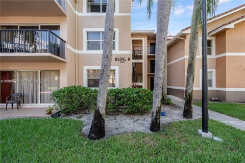 Снять в аренду кондоминиум в Корал-Спрингс, Флорида 2 спальни, 91.42м2, № 2003639 - фото 15