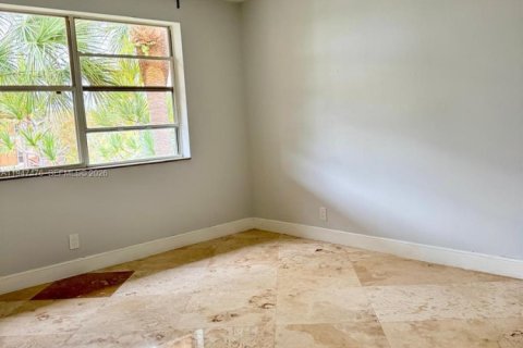 Снять в аренду кондоминиум в Корал-Спрингс, Флорида 2 спальни, 91.42м2, № 2003639 - фото 9